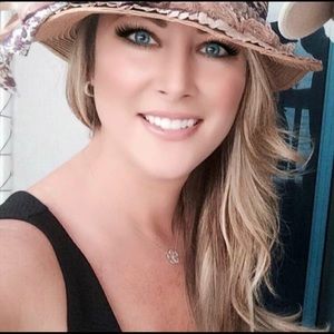 Meet your Posher, Suzanne